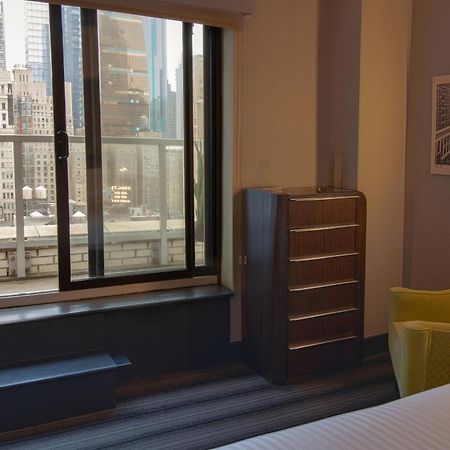 Hotel Edison Times Square Нью-Йорк Екстер'єр фото St. James Building