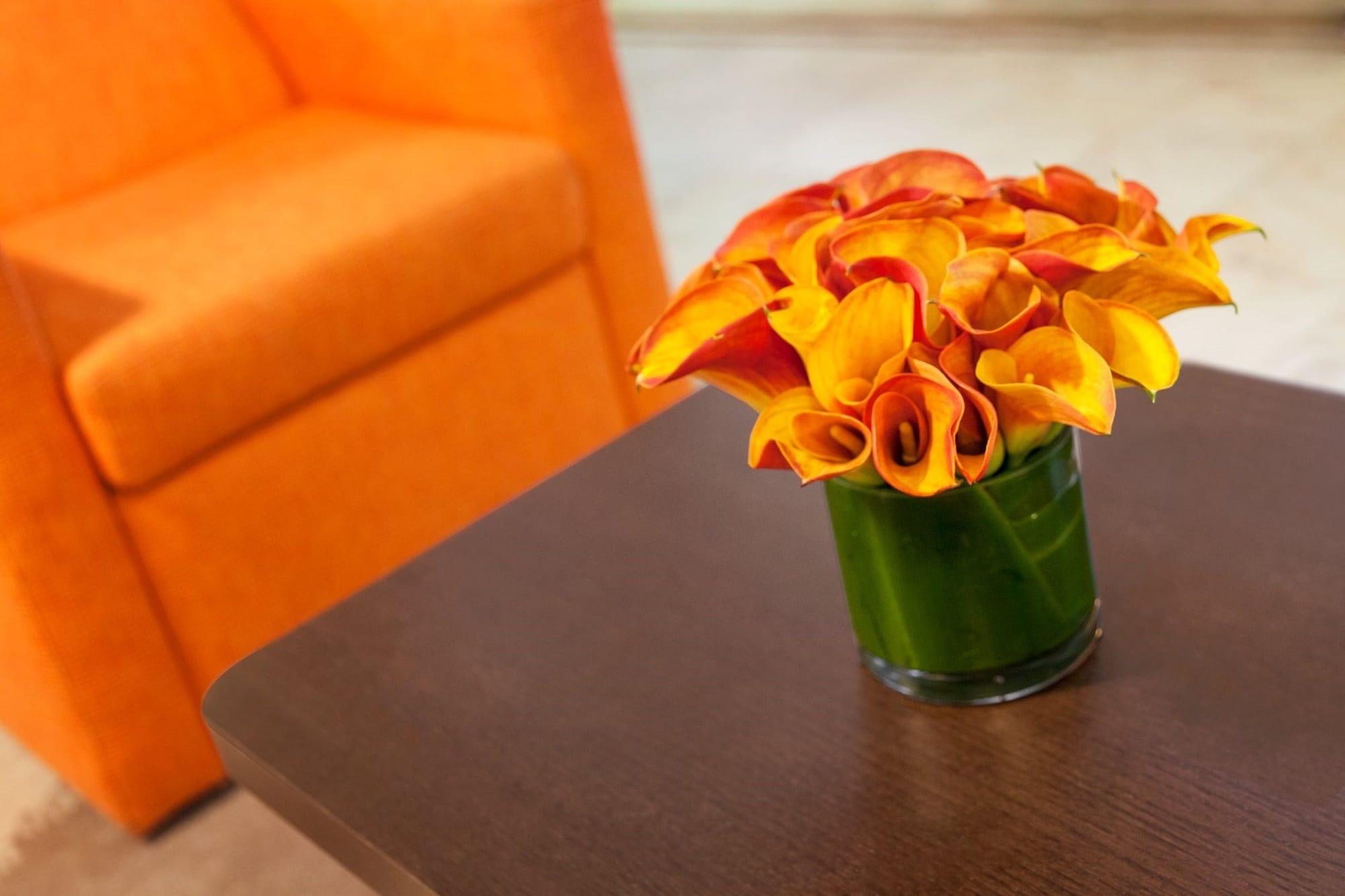 Hotel Edison Times Square Нью-Йорк Екстер'єр фото A flower arrangement of flowers in a vase.