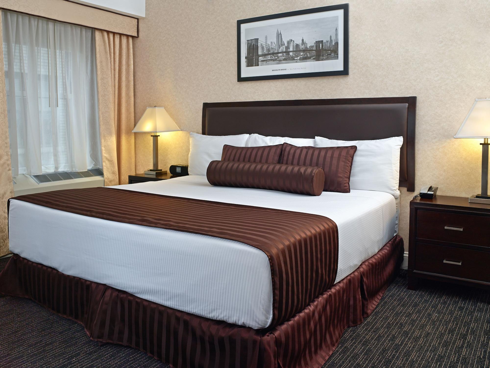 Hotel Edison Times Square Нью-Йорк Екстер'єр фото A guest room at the Renaissance Boston South