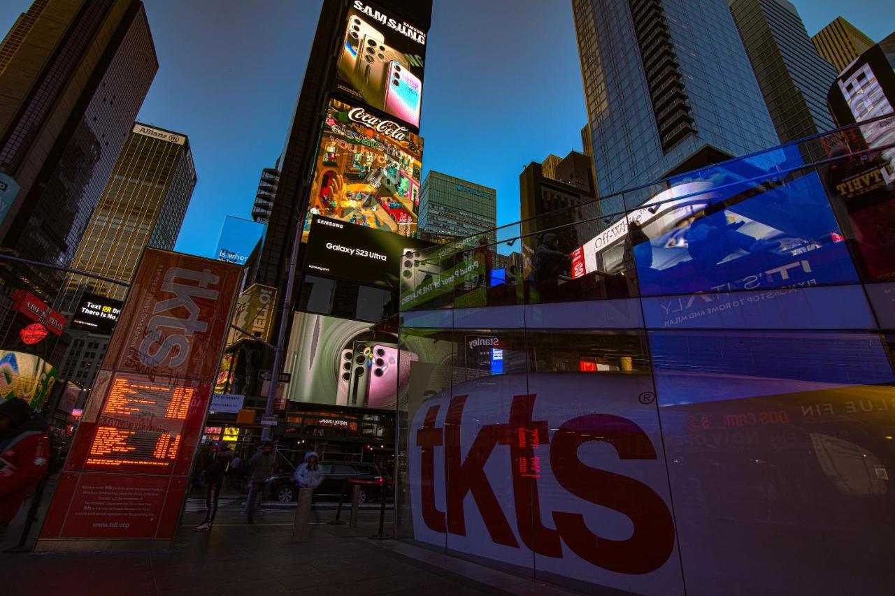 Hotel Edison Times Square Нью-Йорк Екстер'єр фото "The Times Square Experience"