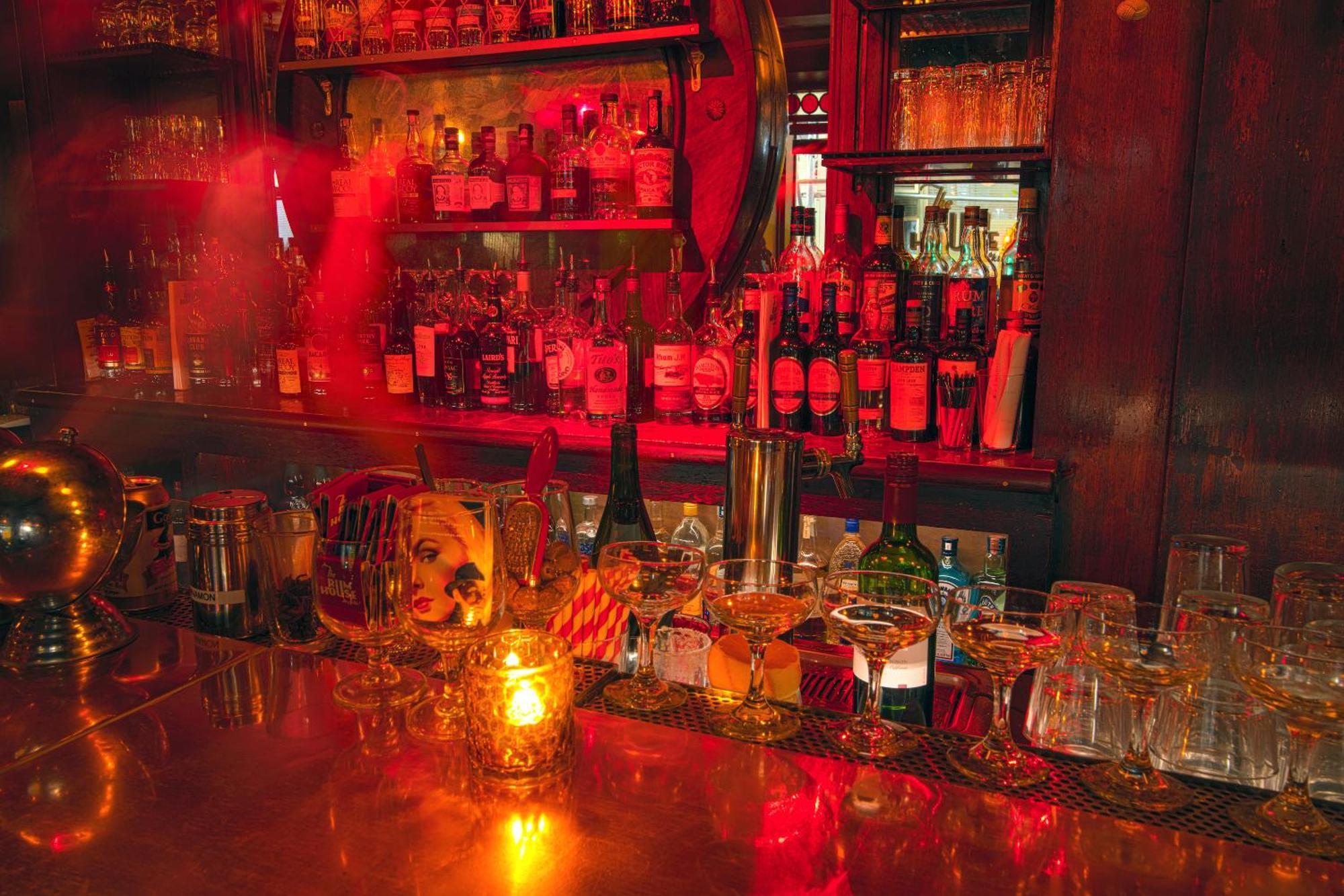 Hotel Edison Times Square Нью-Йорк Екстер'єр фото "The bar is open for business"