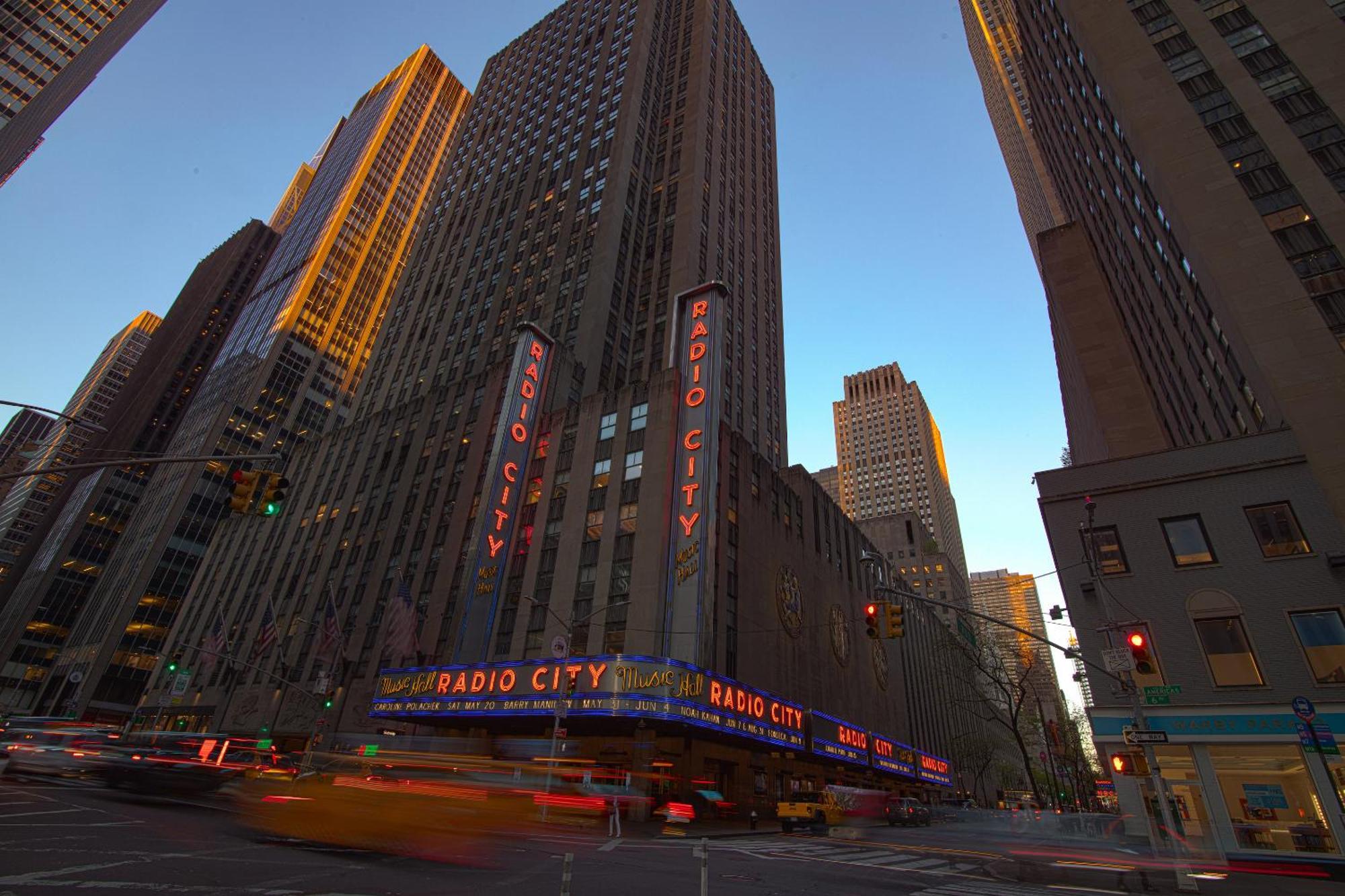 Hotel Edison Times Square Нью-Йорк Екстер'єр фото Radio City Music Hall